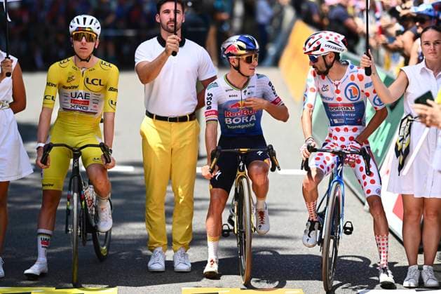 Tour de France 2026 Stage 17 VOIRON, FRANCE - JULY 22 : Pogacar Tadej (SLO) of UAE Team Emirates - XRG, Evenepoel Remco (BEL) of Red Bull - BORA - Hansgrohe and Paret-Peintre Valentin (FRA) of Soudal Quick-Step during stage 17 of the 113rd edition of Tour de France an UCI World Tour 2.UWT cycling road race stage for Men Elite of 175 km with start in Chambery and finish in Voiron on July 22, 2026 in Voiron, France, 22 07 2026 ( Motordriver Kurt Vandenborre - Voiron France  Copyright: xGvgx