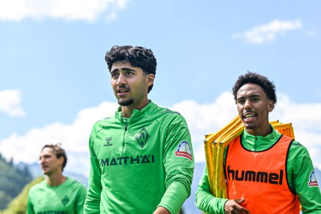 22.07.2026, AUT, Fußball, Herren, 1. Bundesliga, Trainingslager, Saison 2026 2027, Zell am Ziller, SV Werder Bremen Darwin Soylu (Werder Bremen, 34), Paul Erevbenagie (Werder Bremen, 38) Zell am Ziller Parkstadion Tirol Österreich *** July 22, 2026, Austria, Soccer, Men s, 1. Bundesliga, Training Camp, 2026–2027 Season, Zell am Ziller, SV Werder Bremen, Darwin Soylu (Werder Bremen, 34), Paul Erevbenagie (Werder Bremen, 38), Zell am Ziller Parkstadion, Tyrol, Austria Copyright: xNordphotox xHafnerx