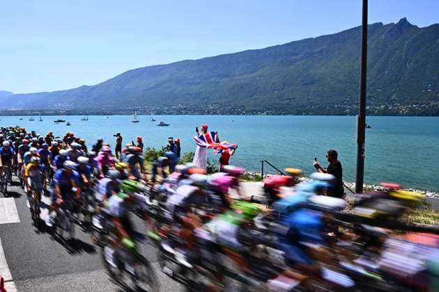 Tour de France 2026 Stage 17 VOIRON, FRANCE - JULY 22 : illustration picture peloton during stage 17 of the 113rd edition of Tour de France an UCI World Tour 2.UWT cycling road race stage for Men Elite of 175 km with start in Chambery and finish in Voiron on July 22, 2026 in Voiron, France, 22 07 2026 ( Motordriver Kurt Vandenborre - Voiron France  Copyright: xGvgx