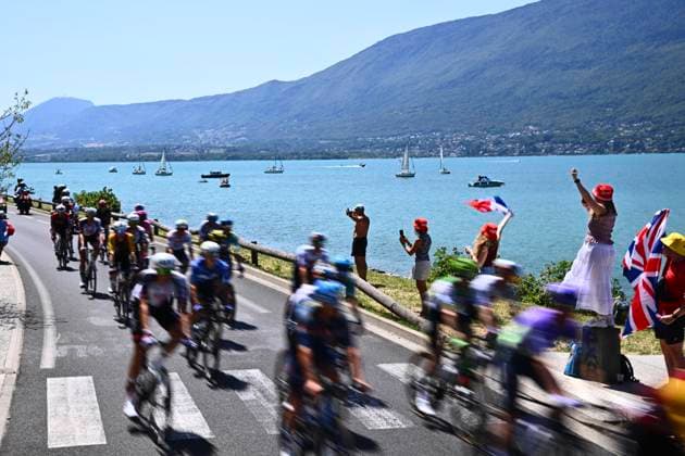 Tour de France 2026 Stage 17 VOIRON, FRANCE - JULY 22 : illustration picture peloton during stage 17 of the 113rd edition of Tour de France an UCI World Tour 2.UWT cycling road race stage for Men Elite of 175 km with start in Chambery and finish in Voiron on July 22, 2026 in Voiron, France, 22 07 2026 ( Motordriver Kurt Vandenborre - Voiron France  Copyright: xGvgx