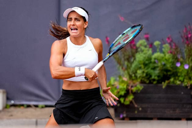 MSC Hamburg Ladies Open - Day 3 Maria Lourdes Carle of Argentina plays during her round of 16 match against second seed Anhelina Kalinina of Ukraine at the 2026 MSC Hamburg Ladies Open women s tennis tournament at Am Rothenbaum in Hamburg, Germany. Hamburg Hamburg Germany  Copyright: xOwenxHammondx originalFilename:hammond-2026msch260722_nplzH.jpg
