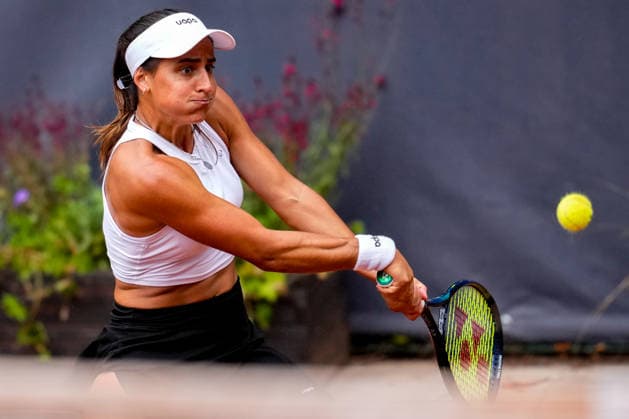 MSC Hamburg Ladies Open - Day 3 Maria Lourdes Carle of Argentina plays during her round of 16 match against second seed Anhelina Kalinina of Ukraine at the 2026 MSC Hamburg Ladies Open women s tennis tournament at Am Rothenbaum in Hamburg, Germany. Hamburg Hamburg Germany  Copyright: xOwenxHammondx originalFilename:hammond-2026msch260722_np9Oq.jpg