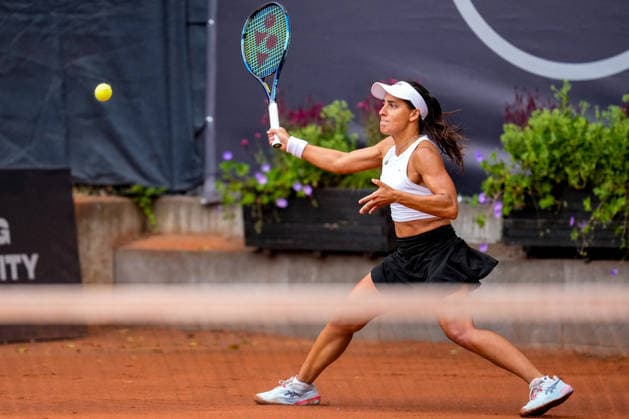 MSC Hamburg Ladies Open - Day 3 Maria Lourdes Carle of Argentina plays during her round of 16 match against second seed Anhelina Kalinina of Ukraine at the 2026 MSC Hamburg Ladies Open women s tennis tournament at Am Rothenbaum in Hamburg, Germany. Hamburg Hamburg Germany  Copyright: xOwenxHammondx originalFilename:hammond-2026msch260722_npQ6u.jpg