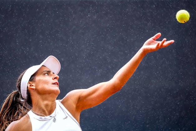 MSC Hamburg Ladies Open - Day 3 Maria Lourdes Carle of Argentina plays during her round of 16 match against second seed Anhelina Kalinina of Ukraine at the 2026 MSC Hamburg Ladies Open women s tennis tournament at Am Rothenbaum in Hamburg, Germany. Hamburg Hamburg Germany  Copyright: xOwenxHammondx originalFilename:hammond-2026msch260722_npYMz.jpg