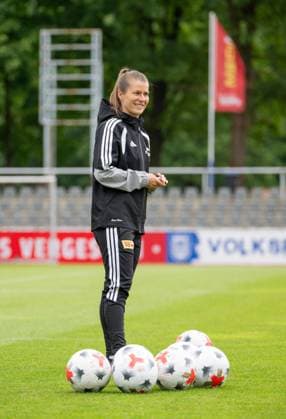 Fußball, Frauen, Saison 2026 2027, Google Pixel Frauen-Bundesliga, 1. FC Union Berlin, Trainingslager in Neuruppin, Trainerin Marie-Louise Eta (1. Frauen 1. FC Union), 22.07. 2026, *** Soccer, Women, 2026–2027 Season, Google Pixel Women s Bundesliga, 1. FC Union Berlin, Training Camp in Neuruppin, Coach Marie Louise Eta, 1. FC Union Women s Team, July 22, 2026, Copyright: xMatthiasxKochx
