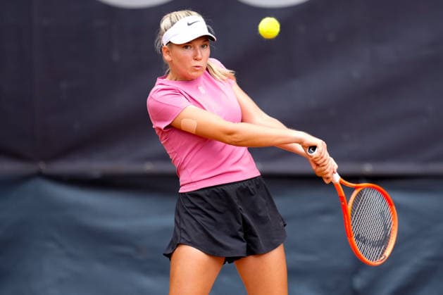 MSC Hamburg Ladies Open - Day 3 Nika Radisic of Slovenia plays with partner Dalila Jakupovic of Slovenia during their round of 16 doubles match against Yvonne Cavalle-Reimers of Spain and Lara Salden of Belgium at the 2026 MSC Hamburg Ladies Open Women s tennis tournament at Am Rothenbaum in Hamburg, Germany. Hamburg Hamburg Germany  Copyright: xOwenxHammondx originalFilename:hammond-2026msch260722_npaAO.jpg