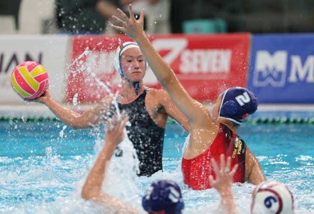 (260722) -- SYDNEY, July 22, 2026 -- Emily Mary Ausmus (L) of the United States competes during the quarterfinal match between China and the United States at the Women s Water polo, Wasserball World Cup 2026 - Final in Sydney, Australia, July 22, 2026. ) (SP)AUSTRALIA-SYDNEY-WATER POLO-WOMEN S WORLD CUP-FINAL-CHN VS USA GongxBing 