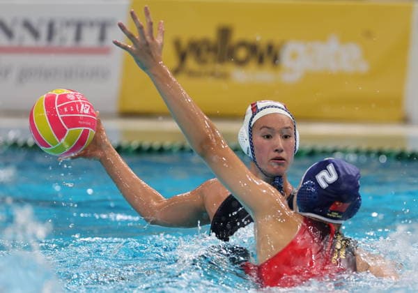 (260722) -- SYDNEY, July 22, 2026 -- Emily Mary Ausmus (L) of the United States competes during the quarterfinal match between China and the United States at the Women s Water polo, Wasserball World Cup 2026 - Final in Sydney, Australia, July 22, 2026. ) (SP)AUSTRALIA-SYDNEY-WATER POLO-WOMEN S WORLD CUP-FINAL-CHN VS USA GongxBing 