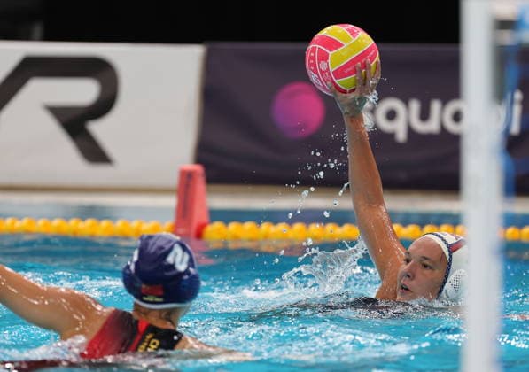 (260722) -- SYDNEY, July 22, 2026 -- Rachel Gazzaniga (R) of the United States competes during the quarterfinal match between China and the United States at the Women s Water polo, Wasserball World Cup 2026 - Final in Sydney, Australia, July 22, 2026. ) (SP)AUSTRALIA-SYDNEY-WATER POLO-WOMEN S WORLD CUP-FINAL-CHN VS USA GongxBing 
