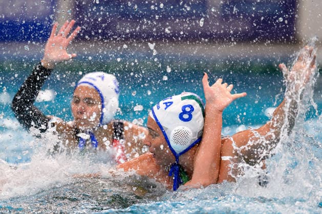 Water polo, Wasserball WORLD CUP AUSTRALIA ITALY, Roberta Bianconi of Italy blocks the ball during the Water Polo World Cup Womens Quarter Final match between Australia and Italy at Sydney Olympic Park Aquatic Centre in Sydney, Wednesday, July 22, 2026. ( NO ARCHIVING, EDITORIAL USE ONLY SYDNEY NEW SOUTH WALES AUSTRALIA  Copyright: xSTEVExMARKHAMx 20260722198549472460