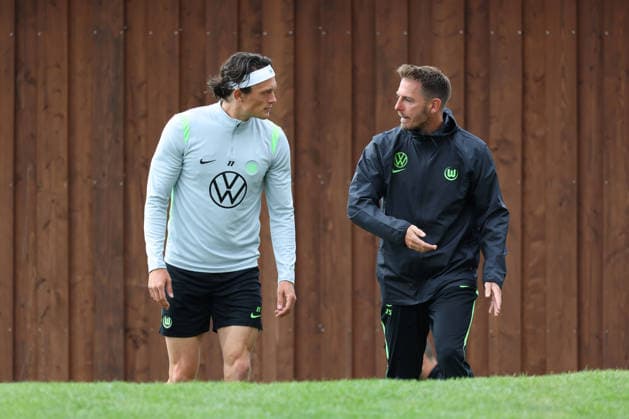 VfL Trainingslager, Weimarer Land Blankenhain, 22.07.2026, Fußball, Herren, Saison 2026 2027, 2. BL, VfL Wolfsburg, Sommer-Trainingslager: Tag 4., Fabian Reese (VfL Wolfsburg), Cheftrainer Tobias Strobl (VfL Wolfsburg) Weimarer Land, Thüringen Deutschland *** VfL Training Camp, Weimarer Land Blankenhain, July 22, 2026, Soccer, Men s, 2026–2027 Season, 2. Bundesliga, VfL Wolfsburg, Summer Training Camp Day 4, Fabian Reese (VfL Wolfsburg), Head Coach Tobias Strobl (VfL Wolfsburg), Weimarer Land, Thuringia, Germany