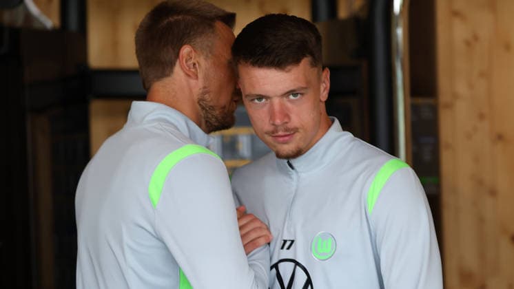 VfL Trainingslager, Weimarer Land Blankenhain, 22.07.2026, Fußball, Herren, Saison 2026 2027, 2. BL, VfL Wolfsburg, Sommer-Trainingslager: Tag 4., Hauke Wahl (VfL Wolfsburg), Dzenan Pejcinovic (VfL Wolfsburg) Weimarer Land, Thüringen Deutschland *** VfL Training Camp, Weimarer Land Blankenhain, July 22, 2026, Soccer, Men s, 2026–2027 Season, 2. Bundesliga, VfL Wolfsburg, Summer Training Camp Day 4, Hauke Wahl (VfL Wolfsburg), Dzenan Pejcinovic (VfL Wolfsburg), Weimarer Land, Thuringia, Germany