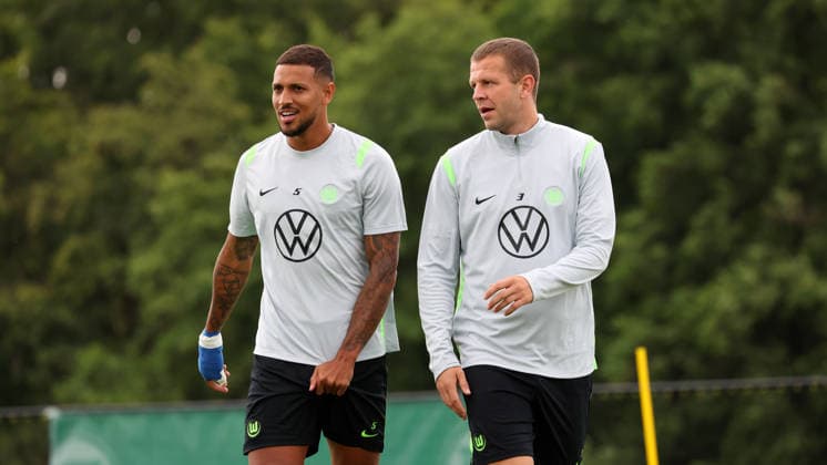 VfL Trainingslager, Weimarer Land Blankenhain, 22.07.2026, Fußball, Herren, Saison 2026 2027, 2. BL, VfL Wolfsburg, Sommer-Trainingslager: Tag 4., Vinicius Vini Souza (VfL Wolfsburg), Denis Vavro (VfL Wolfsburg) Weimarer Land, Thüringen Deutschland *** VfL Training Camp, Weimarer Land Blankenhain, July 22, 2026, Soccer, Men s, 2026–2027 Season, 2. Bundesliga, VfL Wolfsburg, Summer Training Camp Day 4, Vinicius Vini Souza (VfL Wolfsburg), Denis Vavro (VfL Wolfsburg), Weimarer Land, Thuringia, Germany