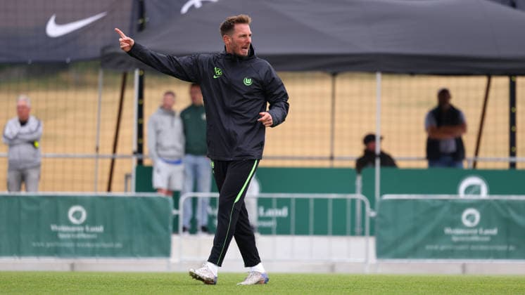 VfL Trainingslager, Weimarer Land Blankenhain, 22.07.2026, Fußball, Herren, Saison 2026 2027, 2. BL, VfL Wolfsburg, Sommer-Trainingslager: Tag 4., Cheftrainer Tobias Strobl (VfL Wolfsburg) Weimarer Land, Thüringen Deutschland *** VfL Training Camp, Weimarer Land Blankenhain, July 22, 2026, Soccer, Men s, 2026–2027 Season, 2. Bundesliga, VfL Wolfsburg, Summer Training Camp Day 4, Head Coach Tobias Strobl, VfL Wolfsburg, Weimarer Land, Thuringia, Germany