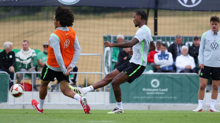 VfL Trainingslager, Weimarer Land Blankenhain, 22.07.2026, Fußball, Herren, Saison 2026 2027, 2. BL, VfL Wolfsburg, Sommer-Trainingslager: Tag 4., Cleiton Santana dos Santos (VfL Wolfsburg) Weimarer Land, Thüringen Deutschland *** VfL Training Camp, Weimarer Land Blankenhain, July 22, 2026, Soccer, Men s, 2026–2027 Season, 2nd Bundesliga, VfL Wolfsburg, Summer Training Camp Day 4, Cleiton Santana dos Santos, VfL Wolfsburg, Weimarer Land, Thuringia, Germany