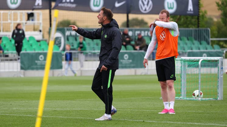 VfL Trainingslager, Weimarer Land Blankenhain, 22.07.2026, Fußball, Herren, Saison 2026 2027, 2. BL, VfL Wolfsburg, Sommer-Trainingslager: Tag 4., Cheftrainer Tobias Strobl (VfL Wolfsburg), Maximilian Arnold (VfL Wolfsburg) Weimarer Land, Thüringen Deutschland *** VfL Training Camp, Weimarer Land Blankenhain, July 22, 2026, Soccer, Men s, 2026–2027 Season, 2. Bundesliga, VfL Wolfsburg, Summer Training Camp Day 4, Head Coach Tobias Strobl (VfL Wolfsburg), Maximilian Arnold (VfL Wolfsburg), Weimarer Land, Thuringia, Germany