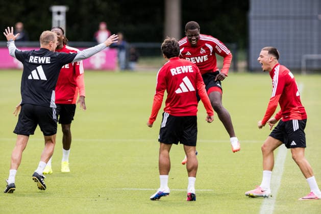 COLOGNE, GERMANY - JULY 22: Kevin McKenna (Assistant Coach 1. FC Koeln), Ragnar Ache (1. FC Koeln, 9), Said El Mala (1. FC Koeln, 13) cheering during a training session of season 2026 27 at Geissbockheim on July 22, 2026 in Cologne, Germany. North Rhine Westphalia Germany Copyright: xSteffiexWunderlx