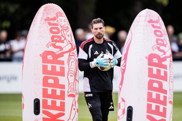 COLOGNE, GERMANY - JULY 22: Ron-Robert Zieler (1. FC Koeln, 20) holding a ball during a training session of season 2026 27 at Geissbockheim on July 22, 2026 in Cologne, Germany. North Rhine Westphalia Germany Copyright: xSteffiexWunderlx