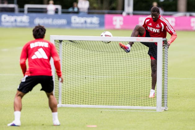 COLOGNE, GERMANY - JULY 22: Ragnar Ache (1. FC Koeln, 9) controls the ball during a training session of season 2026 27 at Geissbockheim on July 22, 2026 in Cologne, Germany. North Rhine Westphalia Germany Copyright: xSteffiexWunderlx