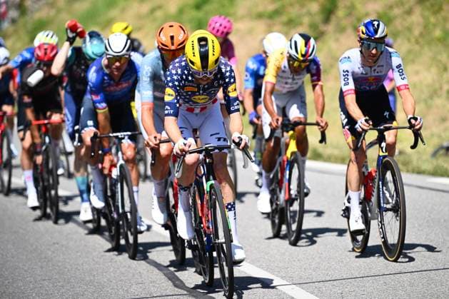 Tour de France 2026 Stage 17 VOIRON, FRANCE - JULY 22 : Simmons Quinn (USA) of Lidl - Trek during stage 17 of the 113rd edition of Tour de France an UCI World Tour 2.UWT cycling road race stage for Men Elite of 175 km with start in Chambery and finish in Voiron on July 22, 2026 in Voiron, France, 22 07 2026 ( Motordriver Kurt Vandenborre - Voiron France  Copyright: xGvgx