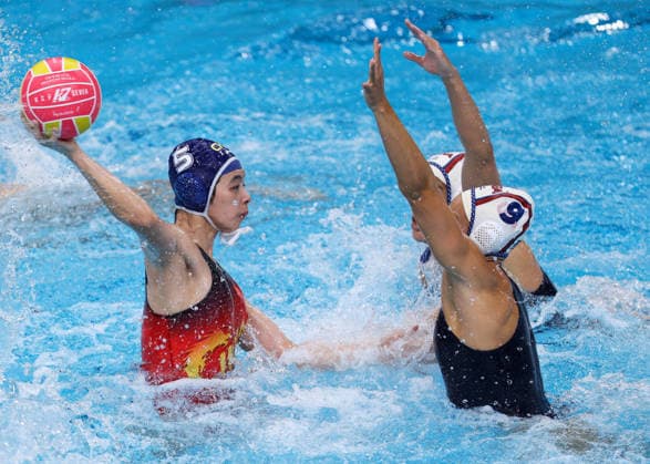 July 22, 2026, Sydney, Nsw, Australia: LIYI XIE of China shoots during the womenÃ¢â‚¬â ¢s quarterfinal match between the United States and China at the 2026 World Aquatics womenÃ¢â‚¬â ¢s Water polo, Wasserball World Cup. Sydney Australia - ZUMAt173 20260722_zsp_t173_011 Copyright: xStephanexThomasx