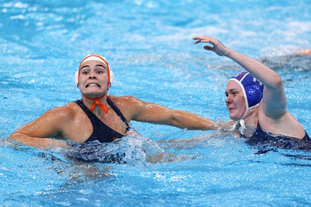 July 22, 2026, Sydney, Nsw, Australia: MARIT VAN DER WEIJDEN of The Netherlands and ANASTASIIA ADIKOVA of Russia compete for the ball during the quarterfinal match between the Netherlands and Russia at the 2026 World Aquatics Women s Water polo, Wasserball World Cup. Water Polo 2026: World Aquatics WomenÃ¢â‚¬â ¢S Water Polo World Cup  - ZUMAt173 20260722_zsp_t173_017 Copyright: xStephanexThomasx