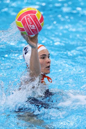 July 22, 2026, Sydney, Nsw, Australia: MARIT VAN DER WEIJDEN of The Netherlands prepares to pass the ball during the quarterfinal match between the Netherlands and Russia at the 2026 World Aquatics Women s Water polo, Wasserball World Cup. Water Polo 2026: World Aquatics WomenÃ¢â‚¬â ¢S Water Polo World Cup  - ZUMAt173 20260722_zsp_t173_019 Copyright: xStephanexThomasx