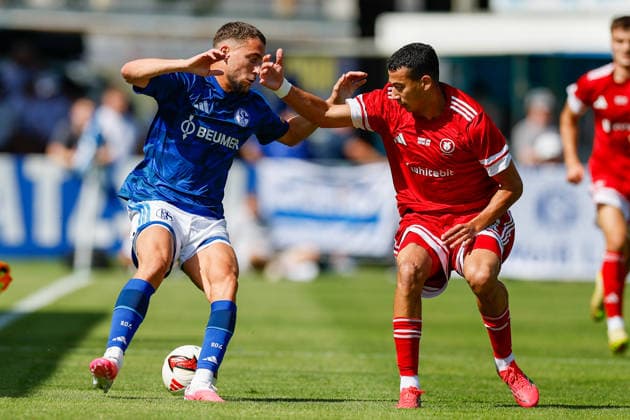 SOCCER - Schalke vs Kharkiv, test match KEMATEN,AUSTRIA,22.JUL.26 - SOCCER - 1. DFL, 1. Deutsche Bundesliga, Premjer-Liha, FC Schalke 04 vs FC Kharkiv, test match. Image shows Adil Aouchiche (Schalke) and Rafael Profini (Kharkiv).  GEPAxpictures xMarkoxVulic