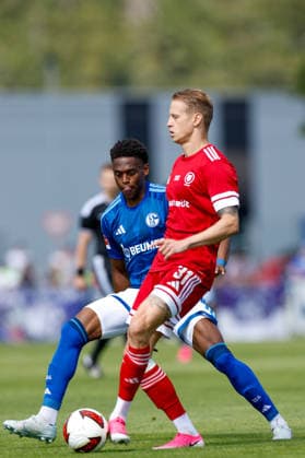 SOCCER - Schalke vs Kharkiv, test match KEMATEN,AUSTRIA,22.JUL.26 - SOCCER - 1. DFL, 1. Deutsche Bundesliga, Premjer-Liha, FC Schalke 04 vs FC Kharkiv, test match. Image shows Artem Shabanov (Kharkiv) and Junior Adamu (Schalke ).  GEPAxpictures xMarkoxVulic