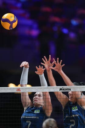 RECORD DATE NOT STATED Women s Volleyball Nations League (VNL) 2026 Finals - Brazil VS Japan Rosamaria Montibeller(No.7) and iana Duarte Alecrim (No.2) from team Brazil during a match of Brazil and Japan at Women s Volleyball Nations League (VNL) 2026 Finals on July 22, 2026 in Macau. (Photo by Ellan Mad Nexpher Images) Macau
