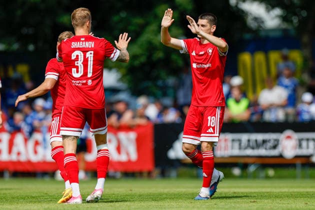 SOCCER - Schalke vs Kharkiv, test match KEMATEN,AUSTRIA,22.JUL.26 - SOCCER - 1. DFL, 1. Deutsche Bundesliga, Premjer-Liha, FC Schalke 04 vs FC Kharkiv, test match. Image shows the rejoicing of Kharkiv with Yevgen Pavliuk (Kharkiv).  GEPAxpictures xMarkoxVulic