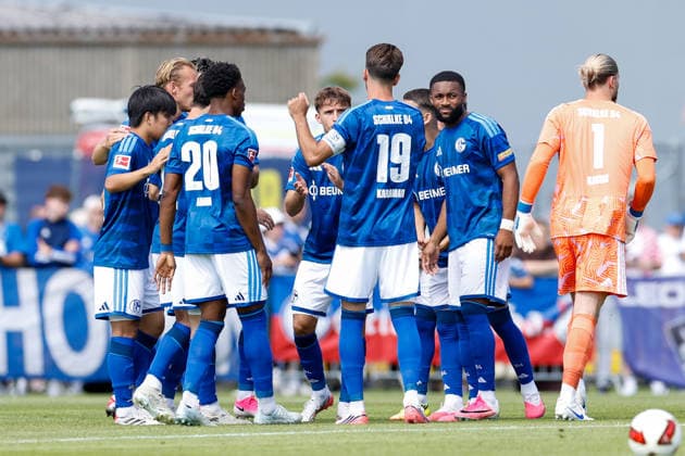 SOCCER - Schalke vs Kharkiv, test match KEMATEN,AUSTRIA,22.JUL.26 - SOCCER - 1. DFL, 1. Deutsche Bundesliga, Premjer-Liha, FC Schalke 04 vs FC Kharkiv, test match. Image shows the team of Schalke.  GEPAxpictures xMarkoxVulic