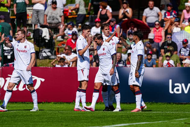 Torjubel FC Bologna nach Tor zum 1:0 per Kopfball Santiago Castro (FC Bologna, 09) ITA, FC Bologna vs. 1. FC Nürnberg, Fussball, Testspiel, Saison 2026 2027, 22.07.2026 ITA, FC Bologna vs. 1. FC Nürnberg, Fussball, Testspiel, Saison 2026 2027, 22.07.2026 Mühlbach *** FC Bologna celebrates after Santiago Castro scores the 1-0 goal with a header, FC Bologna, 09 ITA, FC Bologna vs. 1 FC Nürnberg, Soccer, Friendly, 2026–2027 Season, July 22, 2026, Italy, FC Bologna vs. 1. FC Nürnberg, soccer, friendly match, 2026–2027 season, July 22, 2026, Mühlbach Copyright: xEibner-Pressefoto MarcelxvonxFehrnx EP_MFN