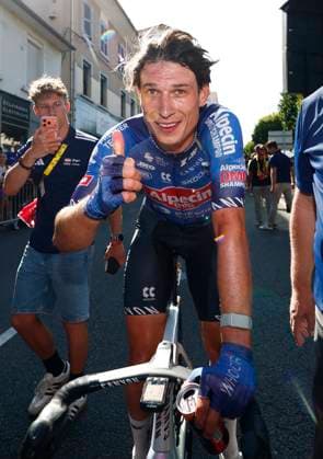 Tour de France 2026 Stage 17 VOIRON, FRANCE - JULY 22 : Philipsen Jasper (BEL) of Alpecin - Premier Tech celebrates the victory after stage 17 of the 113rd edition of Tour de France an UCI World Tour 2.UWT cycling road race stage for Men Elite of 175 km with start in Chambery and finish in Voiron on July 22, 2026 in Voiron, France, 22 07 2026 ( Motordriver Kurt Vandenborre - Voiron France  Copyright: xLucaxBettinix