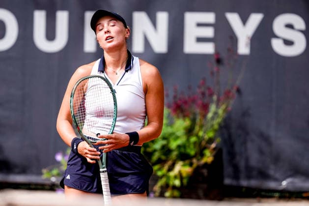 MSC Hamburg Ladies Open - Day 3 Alina Charaeva of Armenia plays during her round of 16 match against eighth seed Sinja Kraus of Austria at the 2026 MSC Hamburg Ladies Open women s tennis tournament at Am Rothenbaum in Hamburg, Germany, on july 22, 2026. Hamburg Hamburg Germany  Copyright: xOwenxHammondx originalFilename:hammond-2026msch260722_npICO.jpg