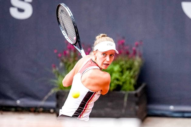 MSC Hamburg Ladies Open - Day 3 Sinja Kraus of Austria plays against Alina Charaeva of Armenia during their round of 16 match at the 2026 MSC Hamburg Ladies Open women s tennis tournament at Am Rothenbaum in Hamburg, Germany, on july 22, 2026. Hamburg Hamburg Germany  Copyright: xOwenxHammondx originalFilename:hammond-2026msch260722_npSrg.jpg