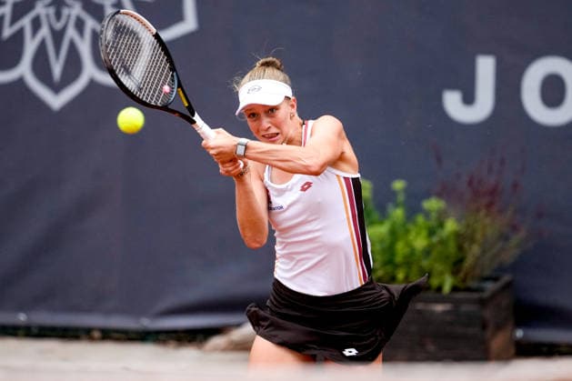 MSC Hamburg Ladies Open - Day 3 Sinja Kraus of Austria plays against Alina Charaeva of Armenia during their round of 16 match at the 2026 MSC Hamburg Ladies Open women s tennis tournament at Am Rothenbaum in Hamburg, Germany, on july 22, 2026. Hamburg Hamburg Germany  Copyright: xOwenxHammondx originalFilename:hammond-2026msch260722_npvNH.jpg