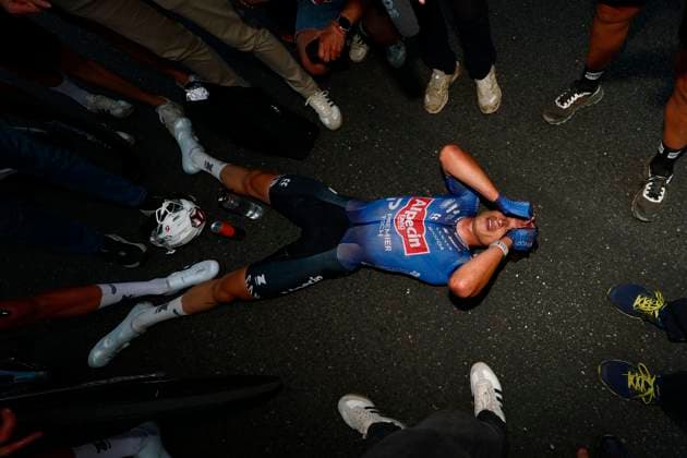 Tour de France 2026 Stage 17 VOIRON, FRANCE - JULY 22 : Philipsen Jasper (BEL) of Alpecin - Premier Tech celebrates the victory after stage 17 of the 113rd edition of Tour de France an UCI World Tour 2.UWT cycling road race stage for Men Elite of 175 km with start in Chambery and finish in Voiron on July 22, 2026 in Voiron, France, 22 07 2026 ( Motordriver Kurt Vandenborre - Voiron France  Copyright: xLucaxBettinix