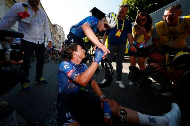 Tour de France 2026 Stage 17 VOIRON, FRANCE - JULY 22 : Philipsen Jasper (BEL) of Alpecin - Premier Tech celebrates the victory after stage 17 of the 113rd edition of Tour de France an UCI World Tour 2.UWT cycling road race stage for Men Elite of 175 km with start in Chambery and finish in Voiron on July 22, 2026 in Voiron, France, 22 07 2026 ( Motordriver Kurt Vandenborre - Voiron France  Copyright: xLucaxBettinix