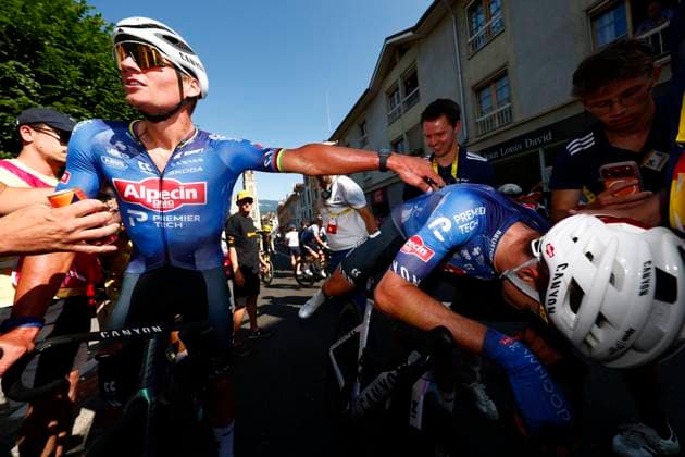 Tour de France 2026 Stage 17 VOIRON, FRANCE - JULY 22 : Van Der Poel Mathieu (NED) of Alpecin - Premier Tech and Philipsen Jasper (BEL) of Alpecin - Premier Tech celebrates the victory after stage 17 of the 113rd edition of Tour de France an UCI World Tour 2.UWT cycling road race stage for Men Elite of 175 km with start in Chambery and finish in Voiron on July 22, 2026 in Voiron, France, 22 07 2026 ( Motordriver Kurt Vandenborre - Voiron France  Copyright: xLucaxBettinix