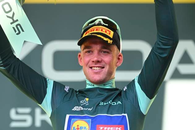 Tour de France 2026 Stage 17 VOIRON, FRANCE - JULY 22 : Pedersen Mads (DEN) of Lidl - Trek pictured with the green jersey during the podium ceremony of stage 17 of the 113rd edition of Tour de France an UCI World Tour 2.UWT cycling road race stage for Men Elite of 175 km with start in Chambery and finish in Voiron on July 22, 2026 in Voiron, France, 22 07 2026 ( Motordriver Kurt Vandenborre - Voiron France  Copyright: xGvgx