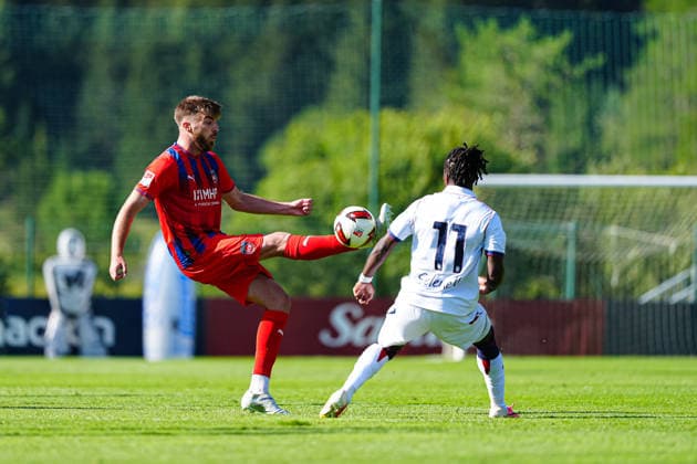 Julian Niehüs (1. FC Heidenheim, 16), Jonathan Rowe (FC Bologna, 11) ITA, FC Bologna vs. 1. FC Heidenheim, Fussball, Testspiel, Saison 2026 2027, 22.07.2026 ITA, FC Bologna vs. 1. FC Heidenheim, Fussball, Testspiel, Saison 2026 2027, 22.07.2026 Mühlbach *** Julian Niehüs, 1 FC Heidenheim, 16; Jonathan Rowe, FC Bologna, 11 (ITA); FC Bologna vs. 1 FC Heidenheim, Soccer, Friendly, 2026–2027 Season, July 22, 2026, Italy, FC Bologna vs. 1 FC Heidenheim, Soccer, Friendly, 2026–2027 Season, July 22, 2026, Mühlbach Copyright: xEibner-Pressefoto MarcelxvonxFehrnx EP_MFN