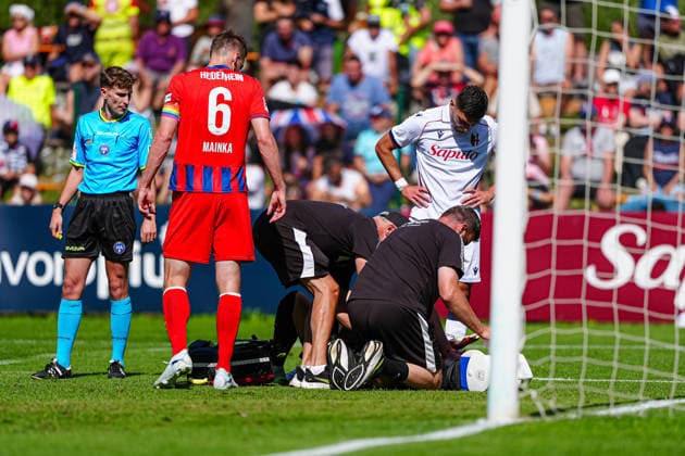 Verletzung Frank Feller (1. FC Heidenheim, 01) ITA, FC Bologna vs. 1. FC Heidenheim, Fussball, Testspiel, Saison 2026 2027, 22.07.2026 ITA, FC Bologna vs. 1. FC Heidenheim, Fussball, Testspiel, Saison 2026 2027, 22.07.2026 Mühlbach *** Injury: Frank Feller, 1 FC Heidenheim; 01 ITA, FC Bologna vs. 1 FC Heidenheim, Soccer, Friendly, 2026–2027 Season, July 22, 2026, Italy, FC Bologna vs. 1 FC Heidenheim, Soccer, Friendly, 2026–2027 Season, July 22, 2026, Mühlbach Copyright: xEibner-Pressefoto MarcelxvonxFehrnx EP_MFN
