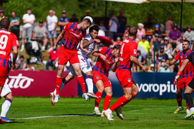Kopfballduell Luftzweikampf Patrick Mainka (1. FC Heidenheim, 06), Nicolo Cambiaghi (FC Bologna, 28) ITA, FC Bologna vs. 1. FC Heidenheim, Fussball, Testspiel, Saison 2026 2027, 22.07.2026 ITA, FC Bologna vs. 1. FC Heidenheim, Fussball, Testspiel, Saison 2026 2027, 22.07.2026 Mühlbach *** Heading duel, aerial battle: Patrick Mainka (1 FC Heidenheim, 06) vs. Nicolo Cambiaghi (FC Bologna, 28 ITA), FC Bologna vs. 1 FC Heidenheim, soccer, friendly match, 2026–2027 season, July 22, 2026, Italy, FC Bologna vs. 1 FC Heidenheim, soccer, friendly match, 2026–2027 season, July 22, 2026, Mühlbach Copyright: xEibner-Pressefoto MarcelxvonxFehrnx EP_MFN