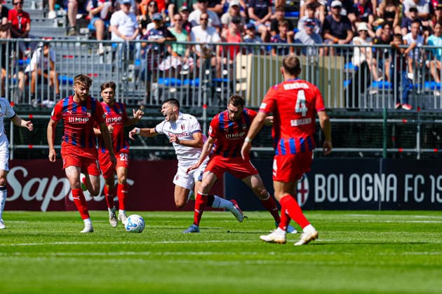 Riccardo Orsolini (FC Bologna, 07), Jonas Föhrenbach (1. FC Heidenheim, 19) ITA, FC Bologna vs. 1. FC Heidenheim, Fussball, Testspiel, Saison 2026 2027, 22.07.2026 ITA, FC Bologna vs. 1. FC Heidenheim, Fussball, Testspiel, Saison 2026 2027, 22.07.2026 Mühlbach *** Riccardo Orsolini, FC Bologna, 07; Jonas Föhrenbach, 1 FC Heidenheim, 19 (ITA); FC Bologna vs. 1 FC Heidenheim, Soccer, Friendly, 2026–2027 Season, July 22, 2026 ITA, FC Bologna vs. 1 FC Heidenheim, Soccer, Friendly, 2026–2027 Season, July 22, 2026 Mühlbach Copyright: xEibner-Pressefoto MarcelxvonxFehrnx EP_MFN
