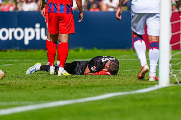 Verletzung Frank Feller (1. FC Heidenheim, 01) ITA, FC Bologna vs. 1. FC Heidenheim, Fussball, Testspiel, Saison 2026 2027, 22.07.2026 ITA, FC Bologna vs. 1. FC Heidenheim, Fussball, Testspiel, Saison 2026 2027, 22.07.2026 Mühlbach *** Injury: Frank Feller, 1 FC Heidenheim; 01 ITA, FC Bologna vs. 1 FC Heidenheim, Soccer, Friendly, 2026–2027 Season, July 22, 2026, Italy, FC Bologna vs. 1 FC Heidenheim, Soccer, Friendly, 2026–2027 Season, July 22, 2026, Mühlbach Copyright: xEibner-Pressefoto MarcelxvonxFehrnx EP_MFN