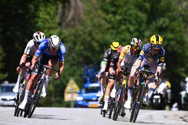 Tour de France 2026 Stage 17 VOIRON, FRANCE - JULY 22 : Van Der Poel Mathieu (NED) of Alpecin - Premier Tech, Simmons Quinn (USA) of Lidl - Trek during stage 17 of the 113rd edition of Tour de France an UCI World Tour 2.UWT cycling road race stage for Men Elite of 175 km with start in Chambery and finish in Voiron on July 22, 2026 in Voiron, France, 22 07 2026 ( Motordriver Kurt Vandenborre - Voiron France  Copyright: xGvgx