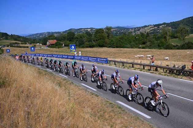Tour de France 2026 Stage 17 VOIRON, FRANCE - JULY 22 : illustration picture peloton during stage 17 of the 113rd edition of Tour de France an UCI World Tour 2.UWT cycling road race stage for Men Elite of 175 km with start in Chambery and finish in Voiron on July 22, 2026 in Voiron, France, 22 07 2026 ( Motordriver Kurt Vandenborre - Voiron France  Copyright: xGvgx