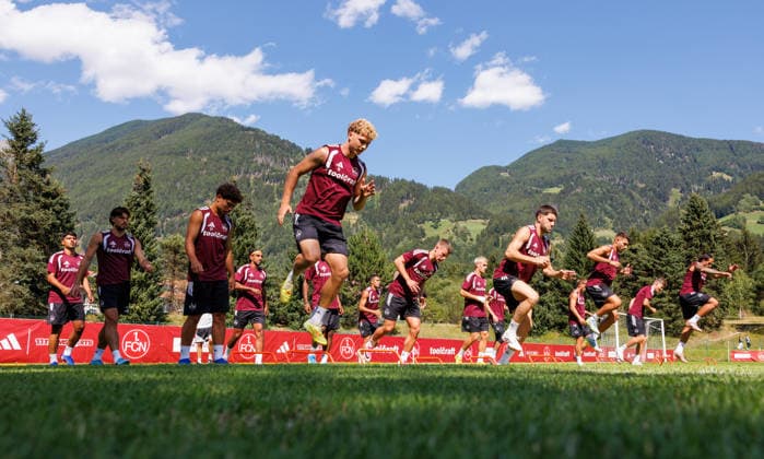 22.07.2026 - Fussball - 2. Fussball-Bundesliga - Saison 2026 2027 - 1. FC Nürnberg FCN Club - Trainingslager Sommer Sommertrainingslager Gais - Bruneck - Südtirol - Zink DaMa - xdaxmax - Mannschaft Team wärmt sich auf *** July 22, 2026 Soccer 2 Bundesliga 2026–2027 Season 1 FC Nuremberg (FCN) Club Summer Training Camp Summer Training Camp in Gais, Brunico, South Tyrol Zink DaMa xdaxmax Team warming up