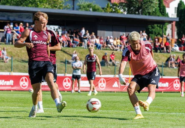 22.07.2026 - Fussball - 2. Fussball-Bundesliga - Saison 2026 2027 - 1. FC Nürnberg FCN Club - Trainingslager Sommer Sommertrainingslager Gais - Bruneck - Südtirol - Zink DaMa - xdaxmax - Sigurd Haugen ( 9, 1. FC Nürnberg FCN ) mit Torschuss *** July 22, 2026 Soccer 2 Bundesliga 2026–2027 Season 1 FC Nuremberg (FCN) Club Summer Training Camp Summer Training Camp in Gais, Brunico, South Tyrol Zink DaMa xdaxmax Sigurd Haugen 9, 1 FC Nuremberg (FCN) with a shot on goal